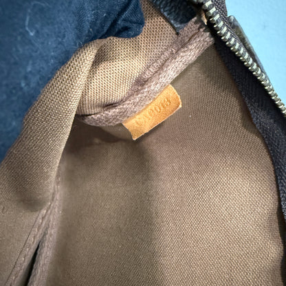 #1012 LOUIS VUITTON Monogram Pochette