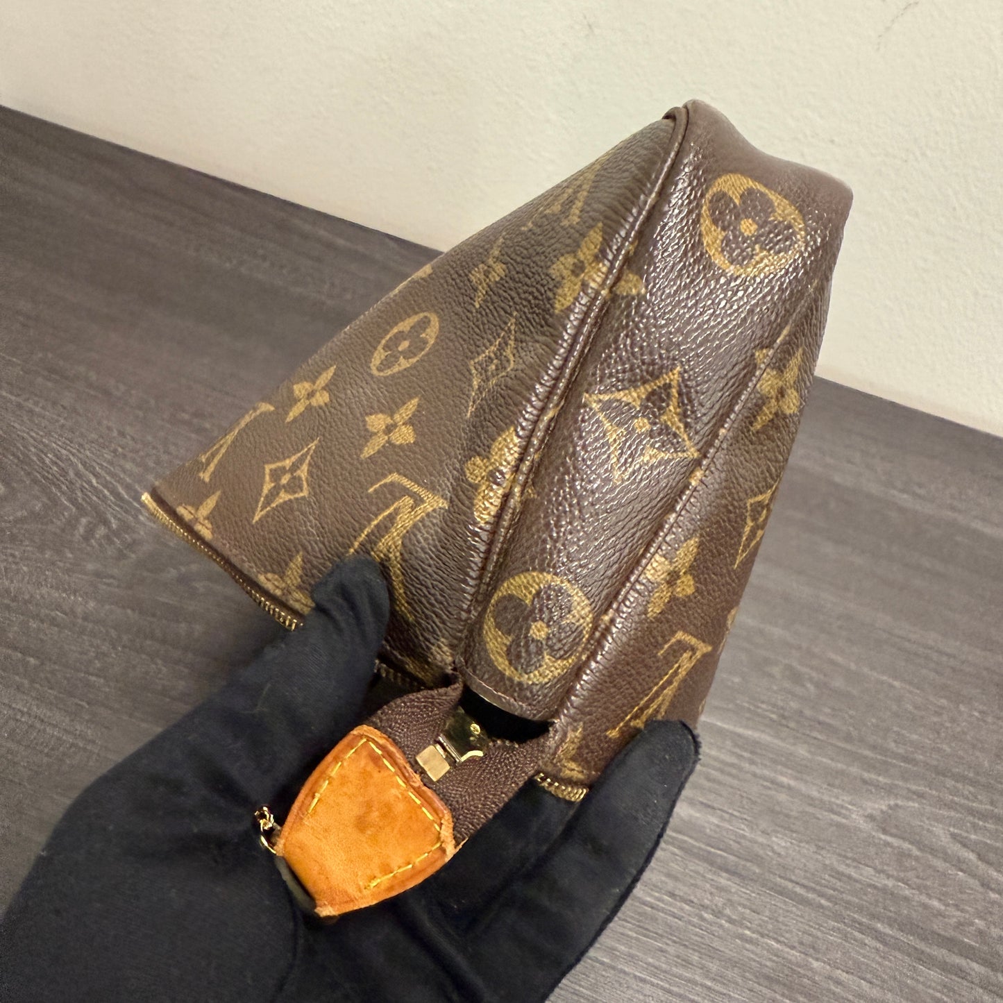 #1012 LOUIS VUITTON Monogram Pochette