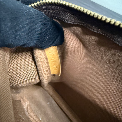 #1014 LOUIS VUITTON Monogram Pochette