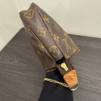 #1014 LOUIS VUITTON Monogram Pochette