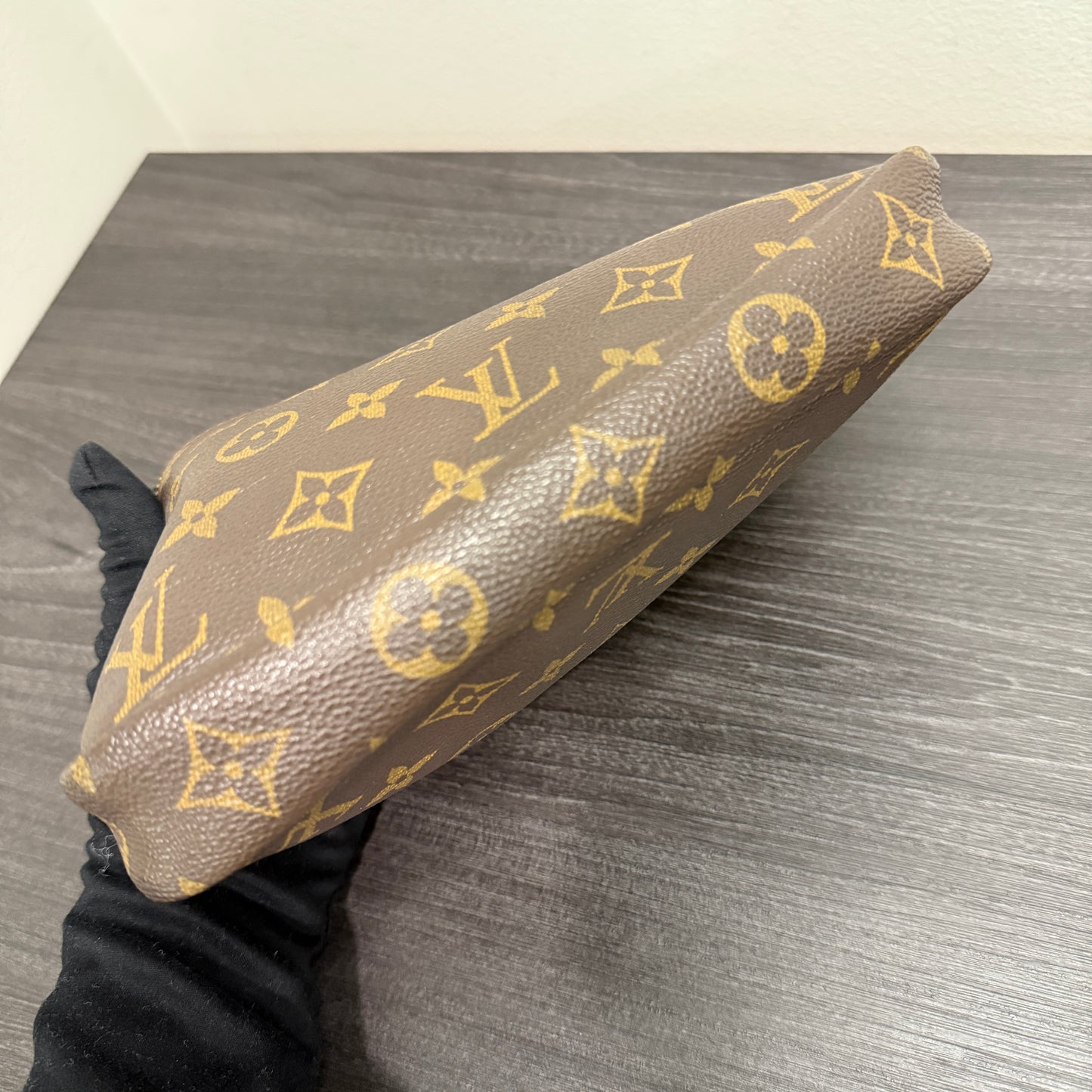#1015 LOUIS VUITTON Monogram Pochette