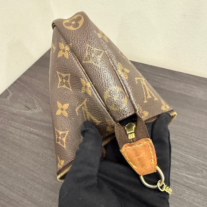 #1015 LOUIS VUITTON Monogram Pochette