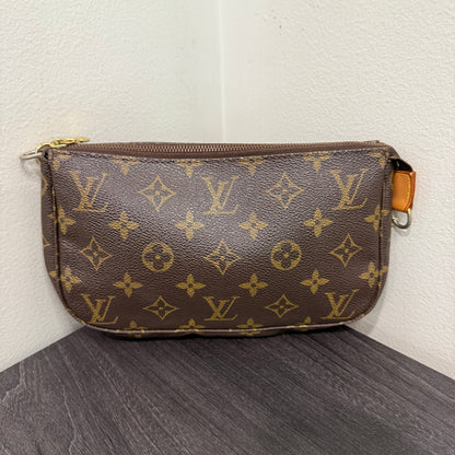 #1016 LOUIS VUITTON Monogram Pochette (TOP PICK!)