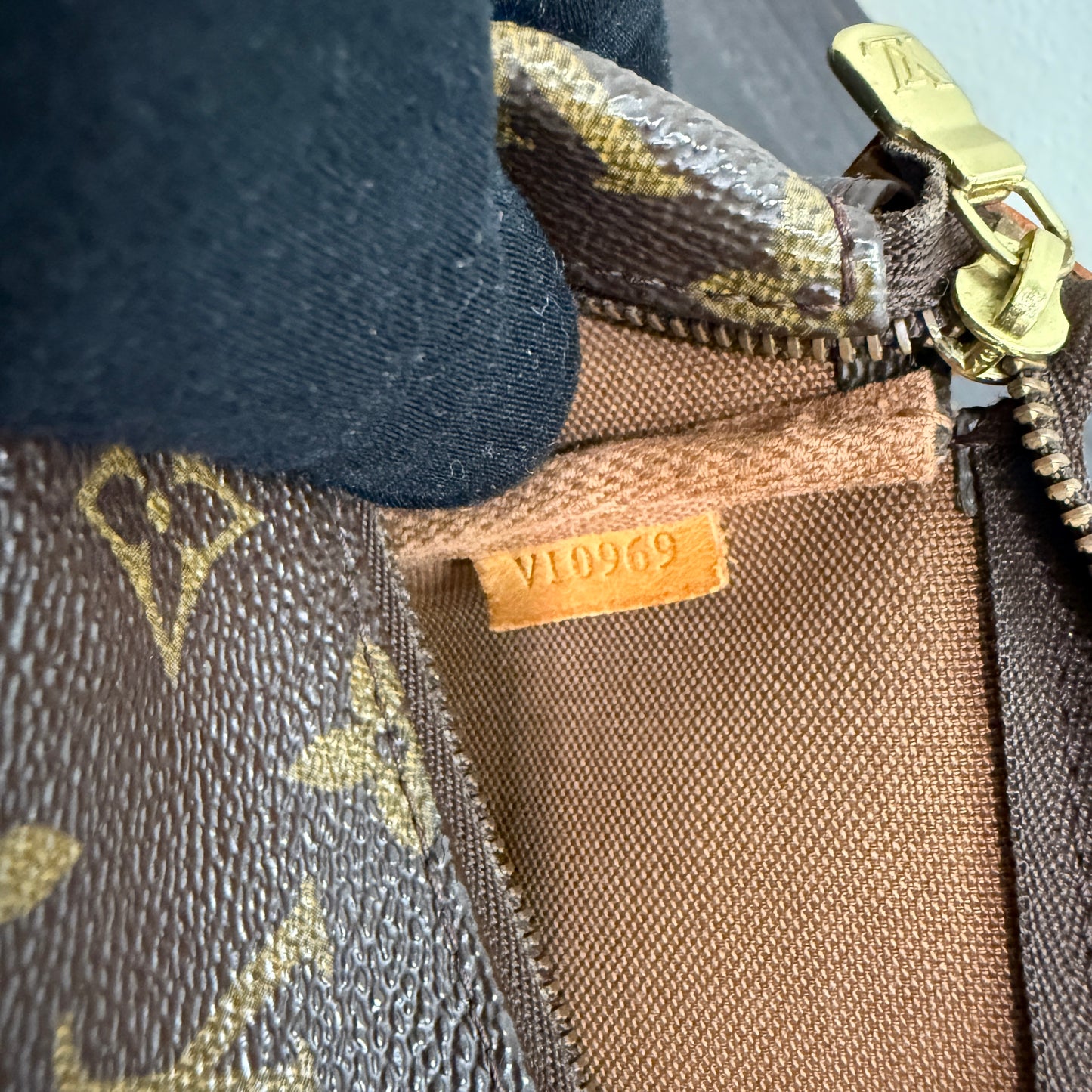 #1016 LOUIS VUITTON Monogram Pochette (TOP PICK!)