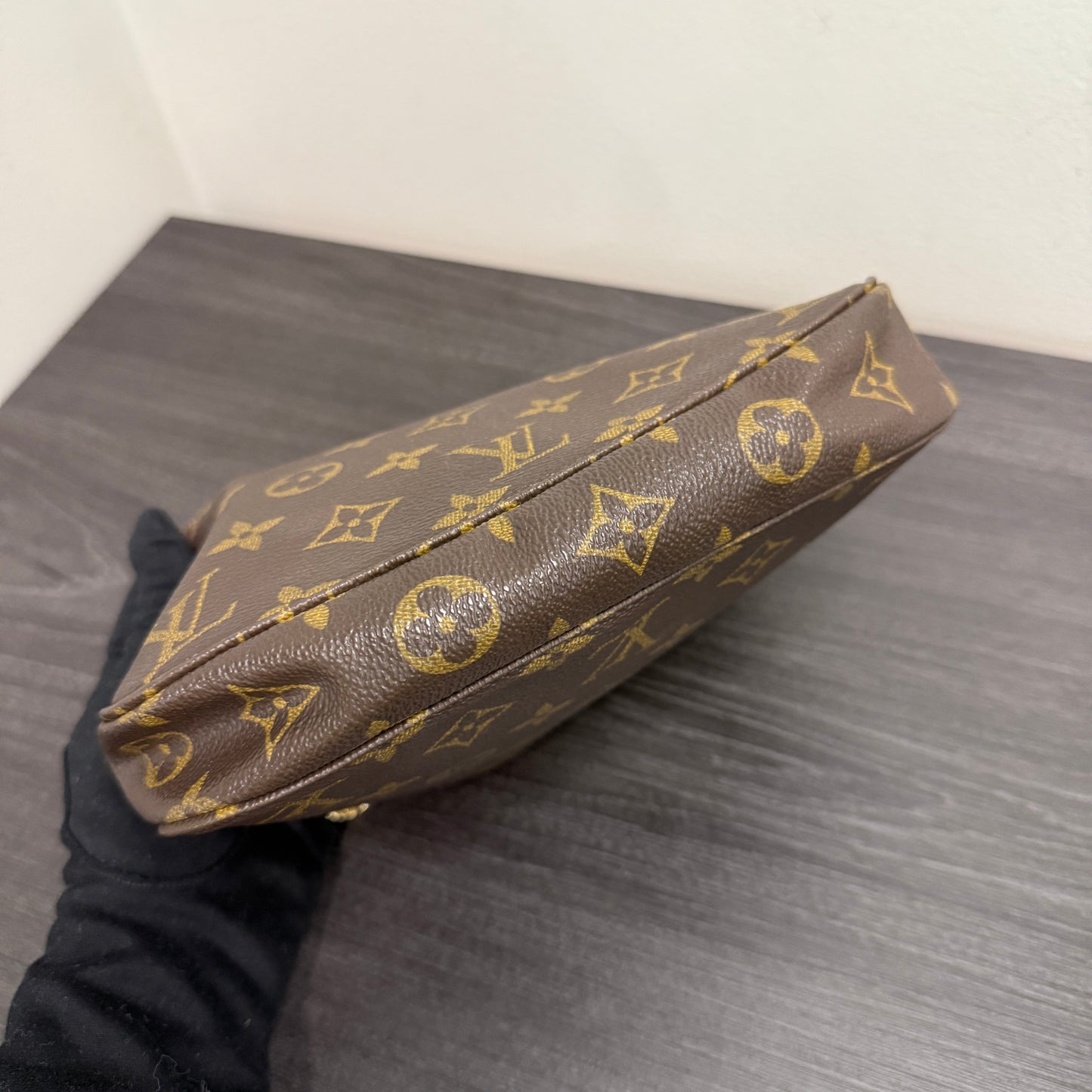 #1016 LOUIS VUITTON Monogram Pochette (TOP PICK!)