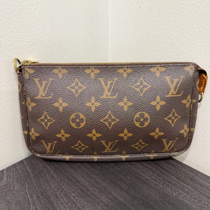 #1017 LOUIS VUITTON Monogram Pochette