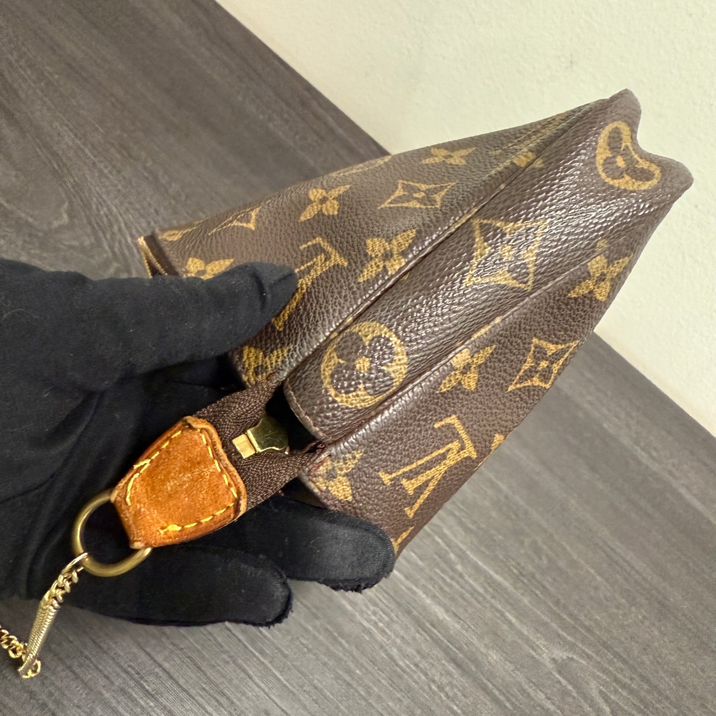 #1017 LOUIS VUITTON Monogram Pochette