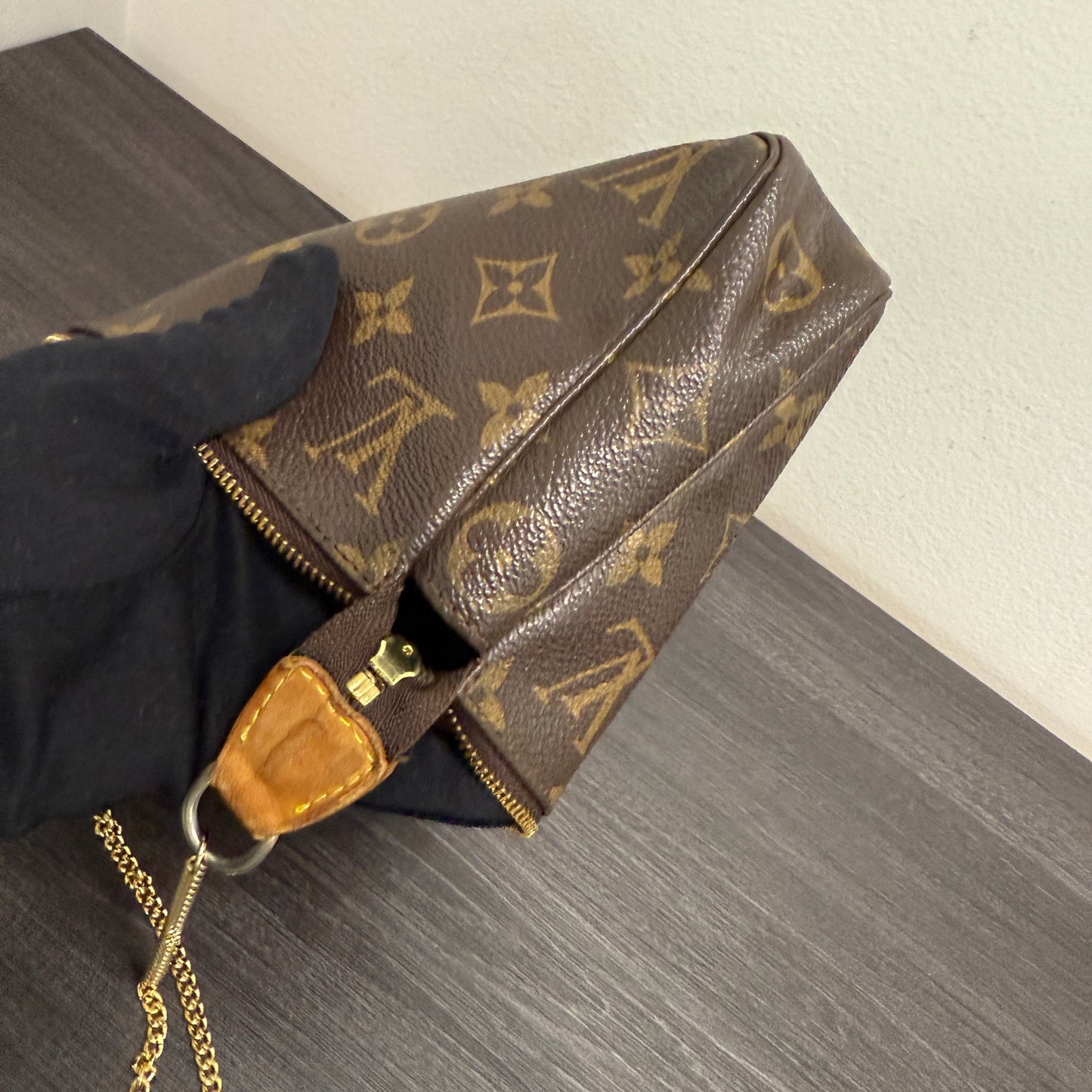 #1018 LOUIS VUITTON Monogram Pochette