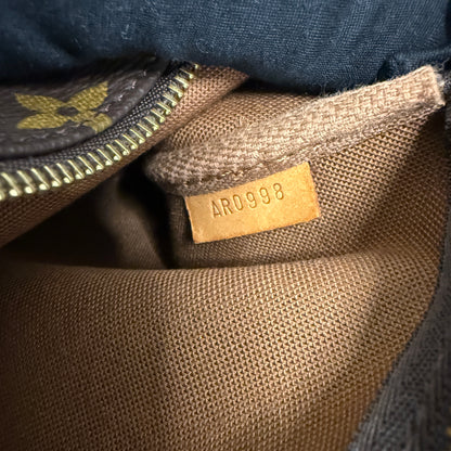 #1019 LOUIS VUITTON Monogram Pochette (TOP PICK!)