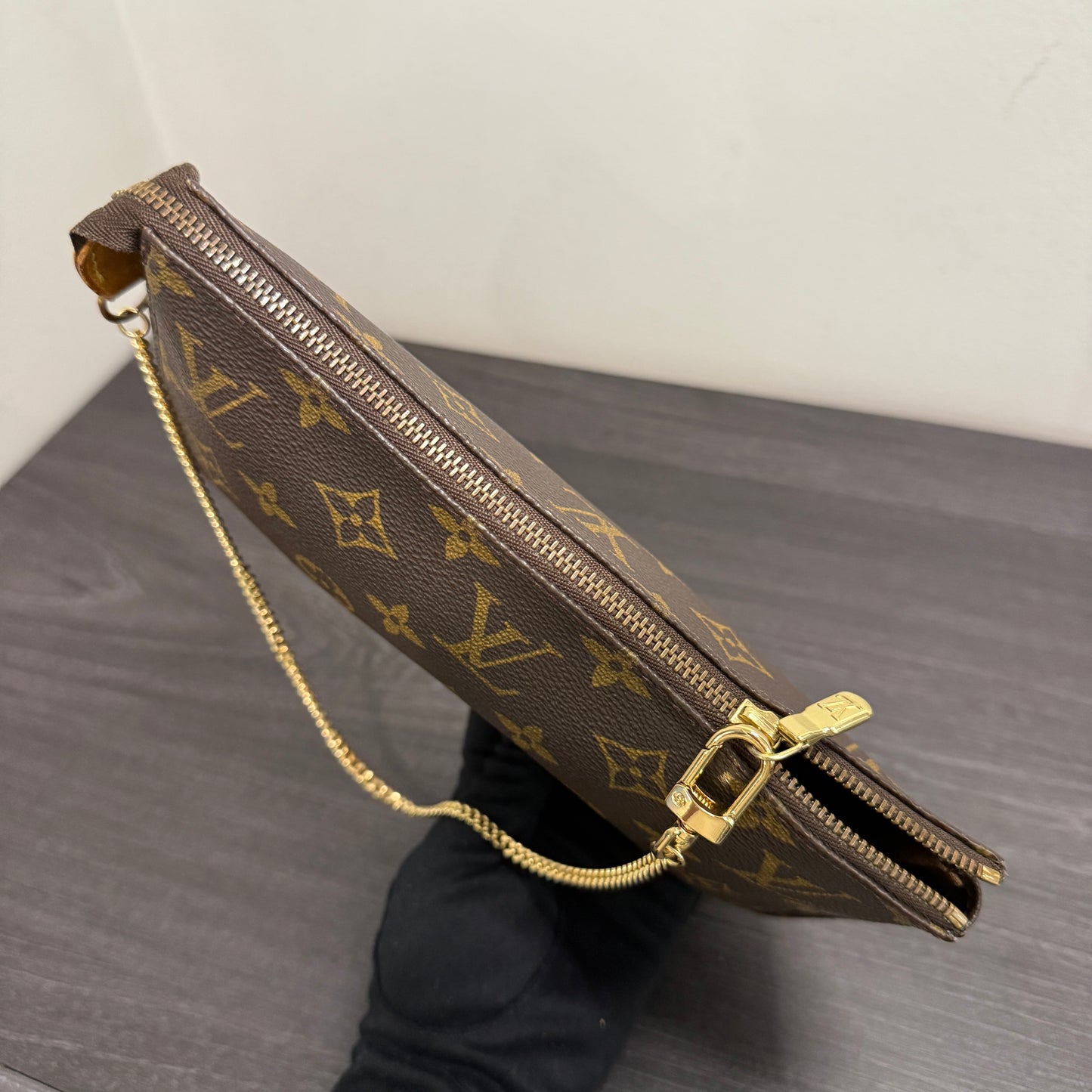 CLEARANCE #1020 LOUIS VUITTON Monogram Pochette
