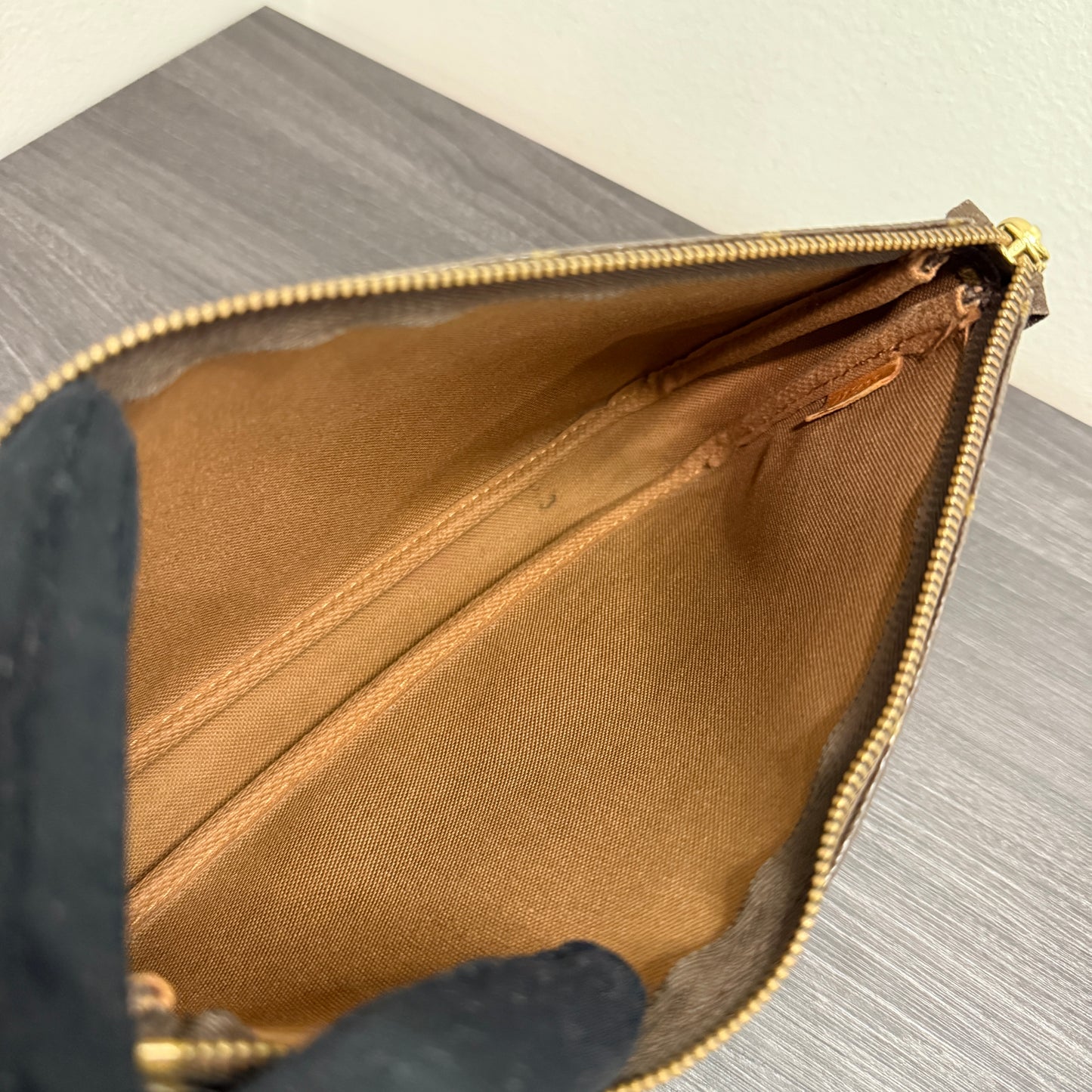 CLEARANCE #1020 LOUIS VUITTON Monogram Pochette