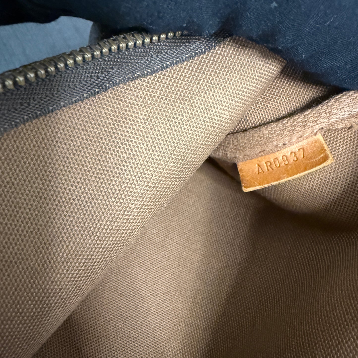 CLEARANCE #1020 LOUIS VUITTON Monogram Pochette