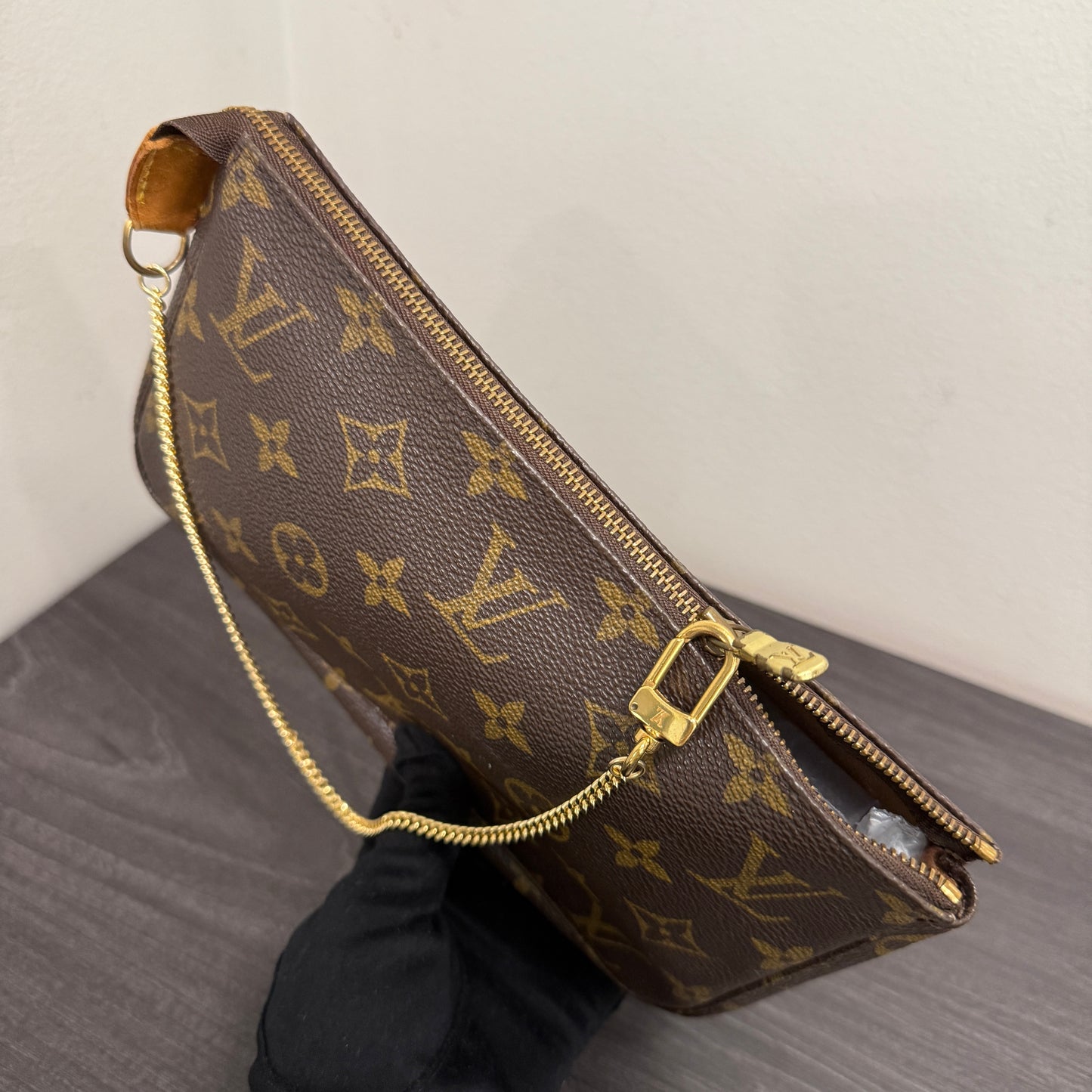 CLEARANCE #1021 LOUIS VUITTON Monogram Pochette