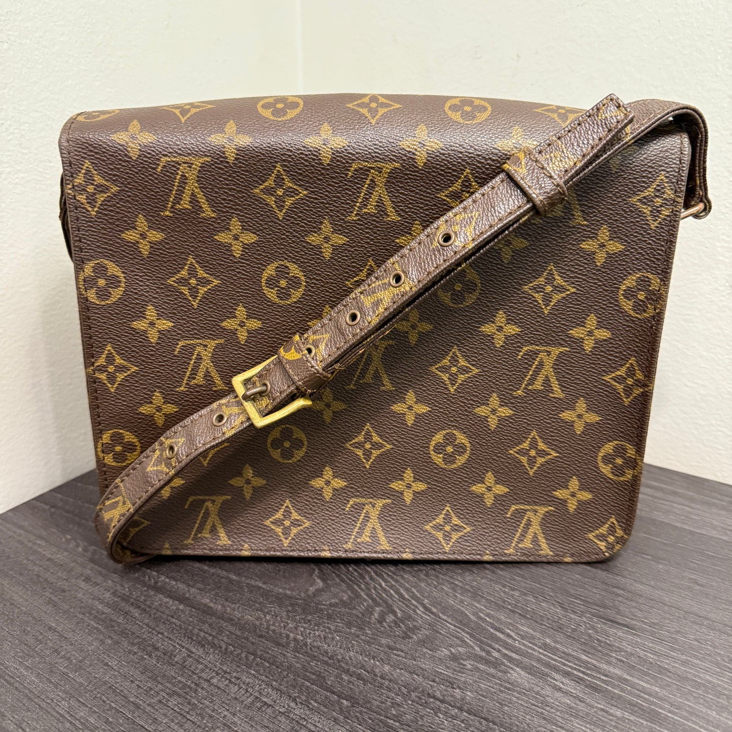 #1022 LOUIS VUITTON Cartouchiere