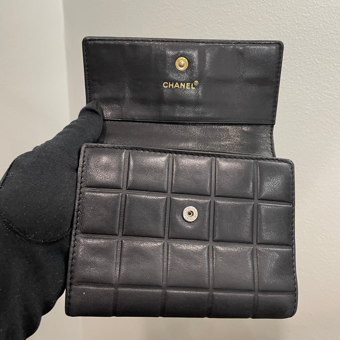 #101 CHANEL Black Leather Chocolate Bar Quilted Trifold Wallet