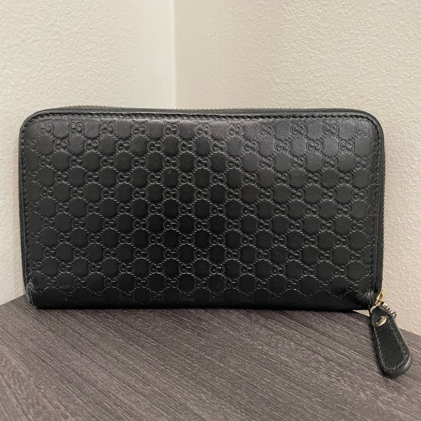 #104 GUCCI Black Microguccissima Zip Around Wallet Testa di Moro