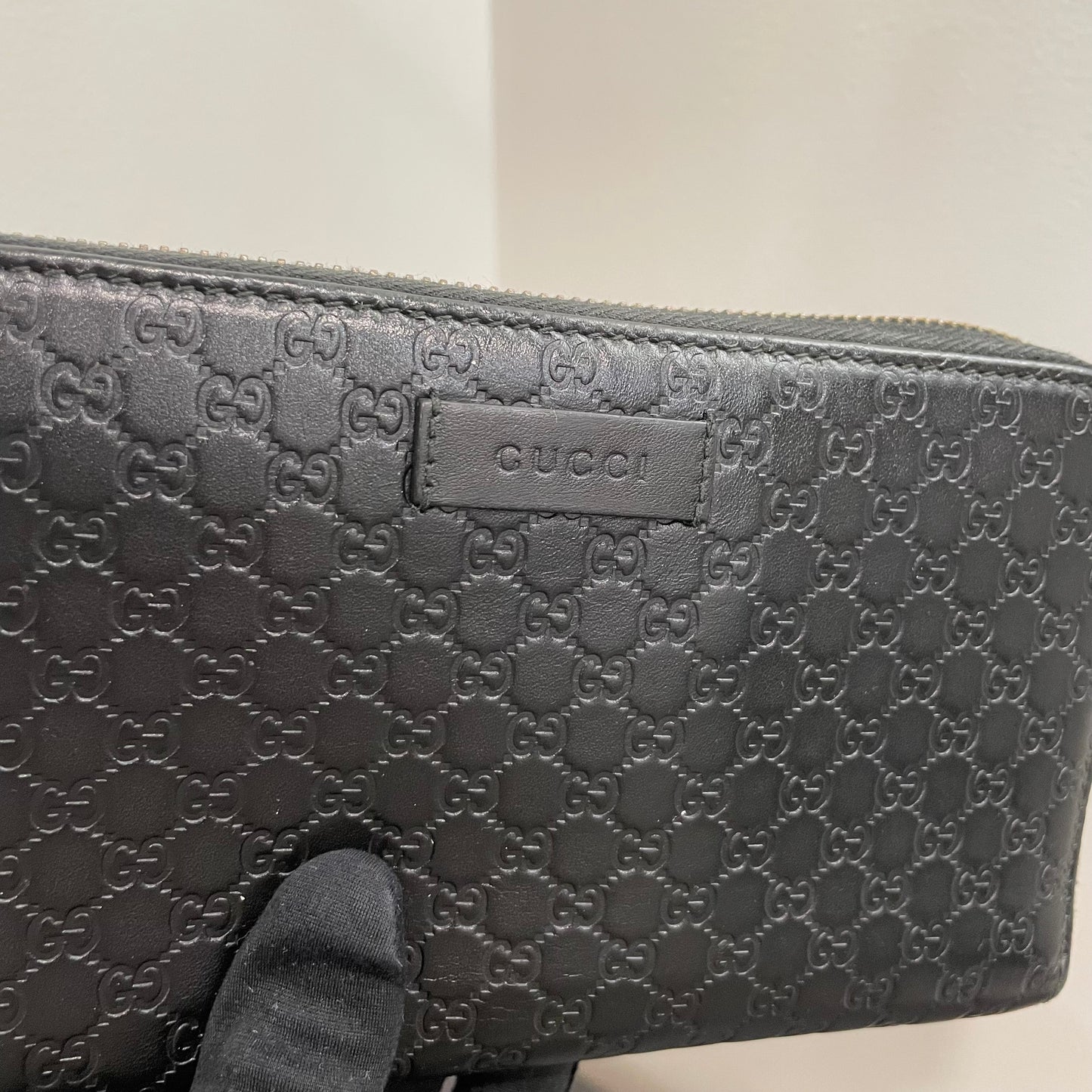 #104 GUCCI Black Microguccissima Zip Around Wallet Testa di Moro