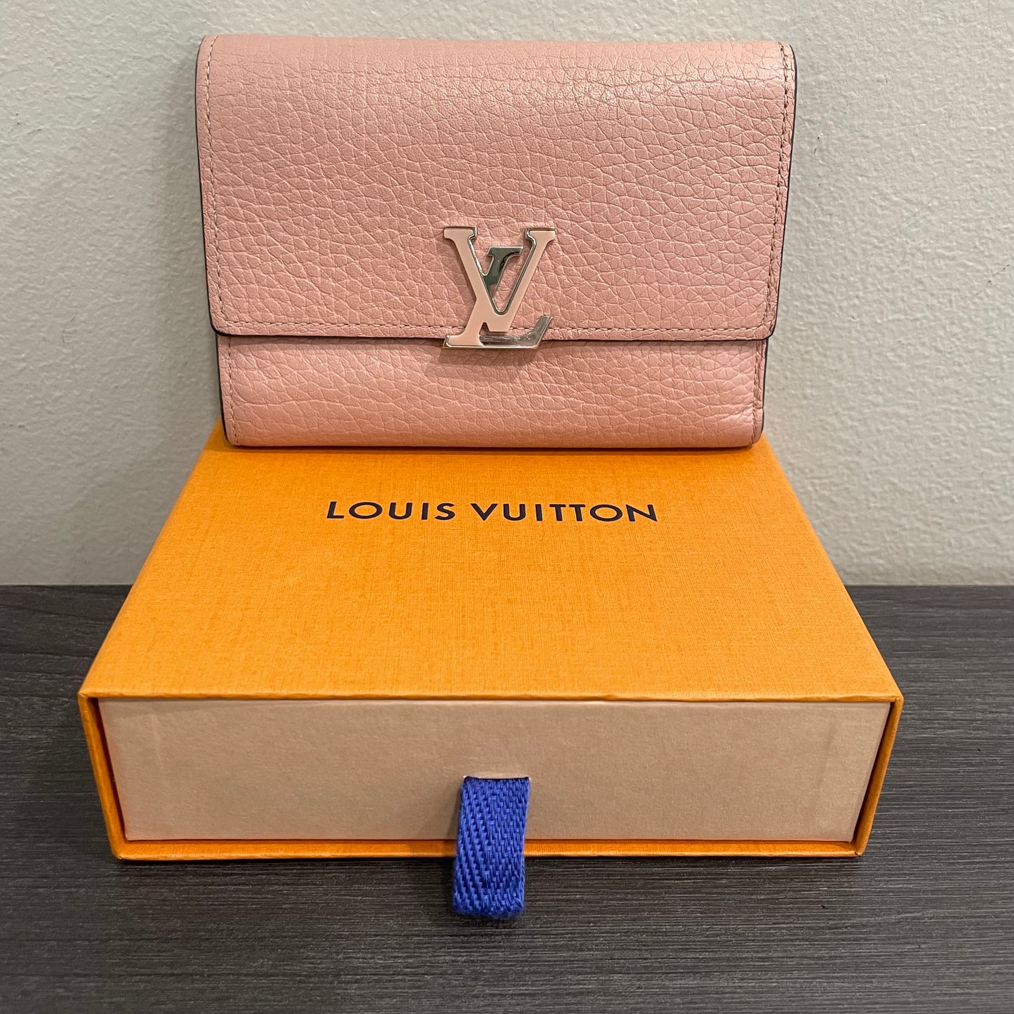 #105 LOUIS VUITTON Taurillon Leather Capucines Compact Wallet with Box