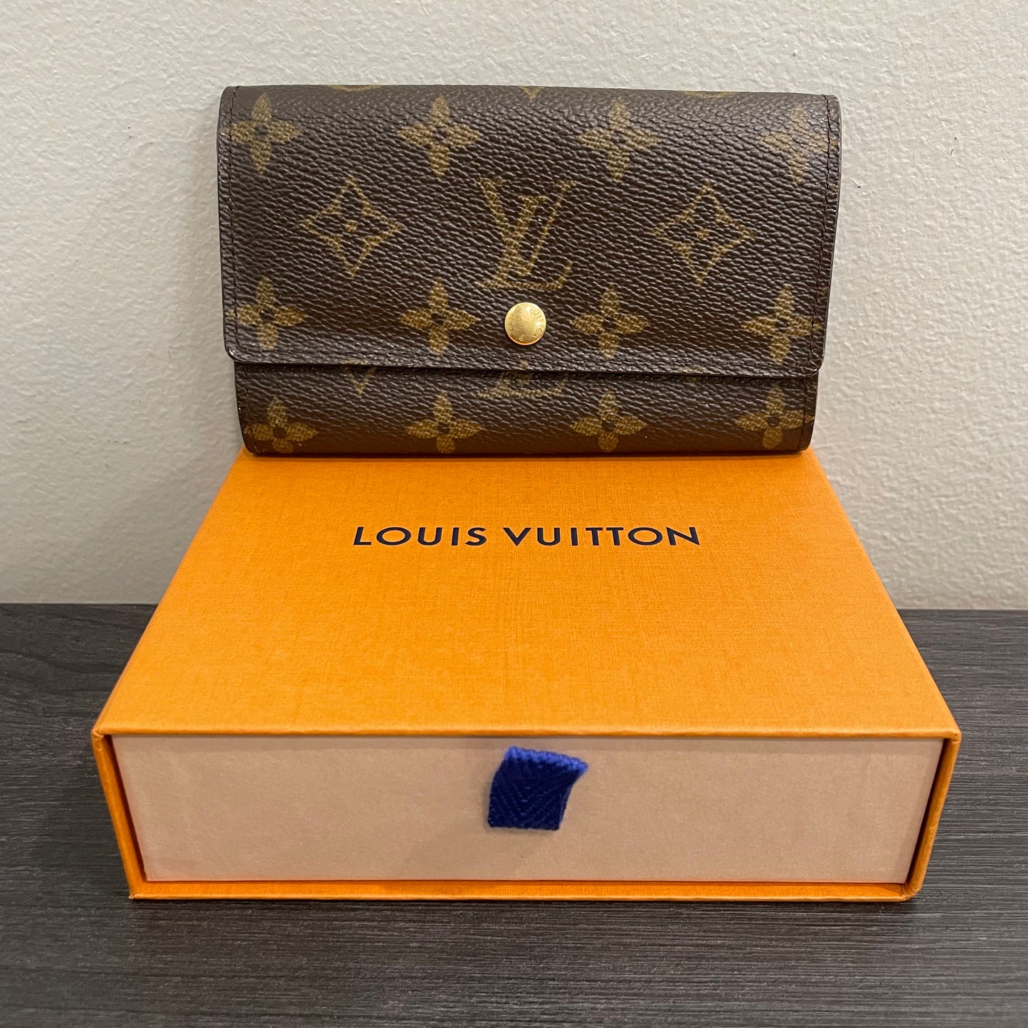 #107 LOUIS VUITTON Monogram Compact Wallet with Box