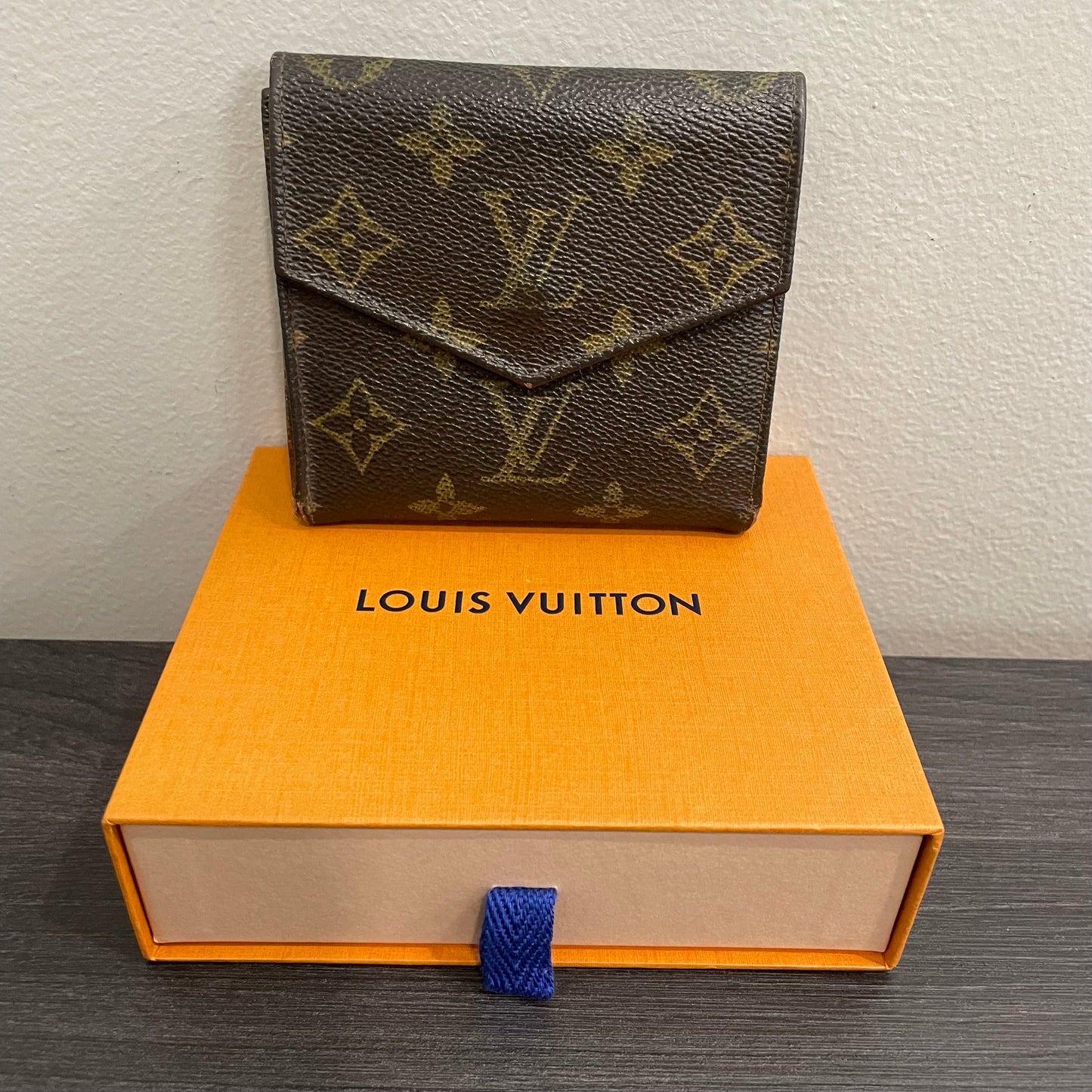 #108 LOUIS VUITTON Monogram Compact Wallet with Box