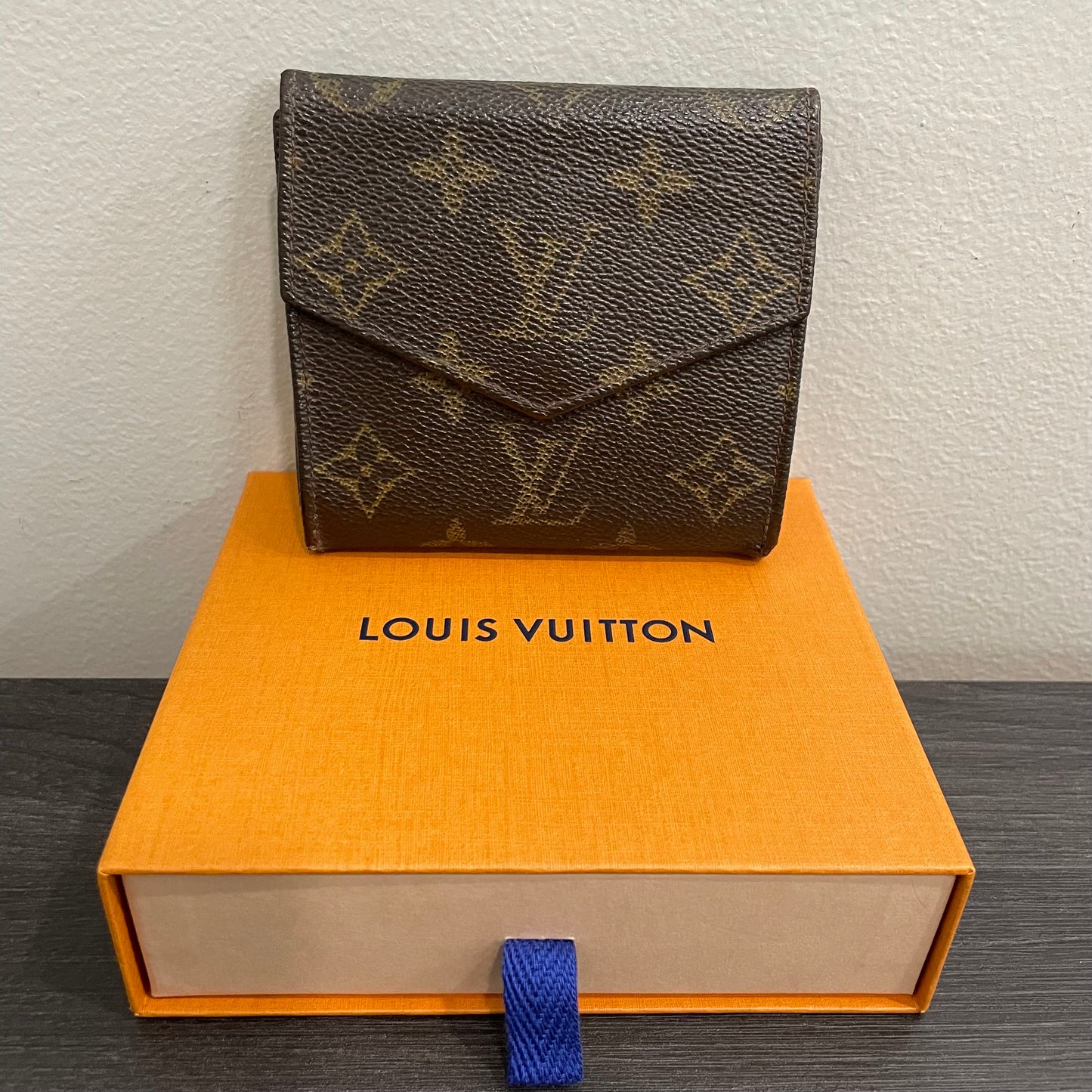 #109 LOUIS VUITTON Monogram Compact Wallet with Box