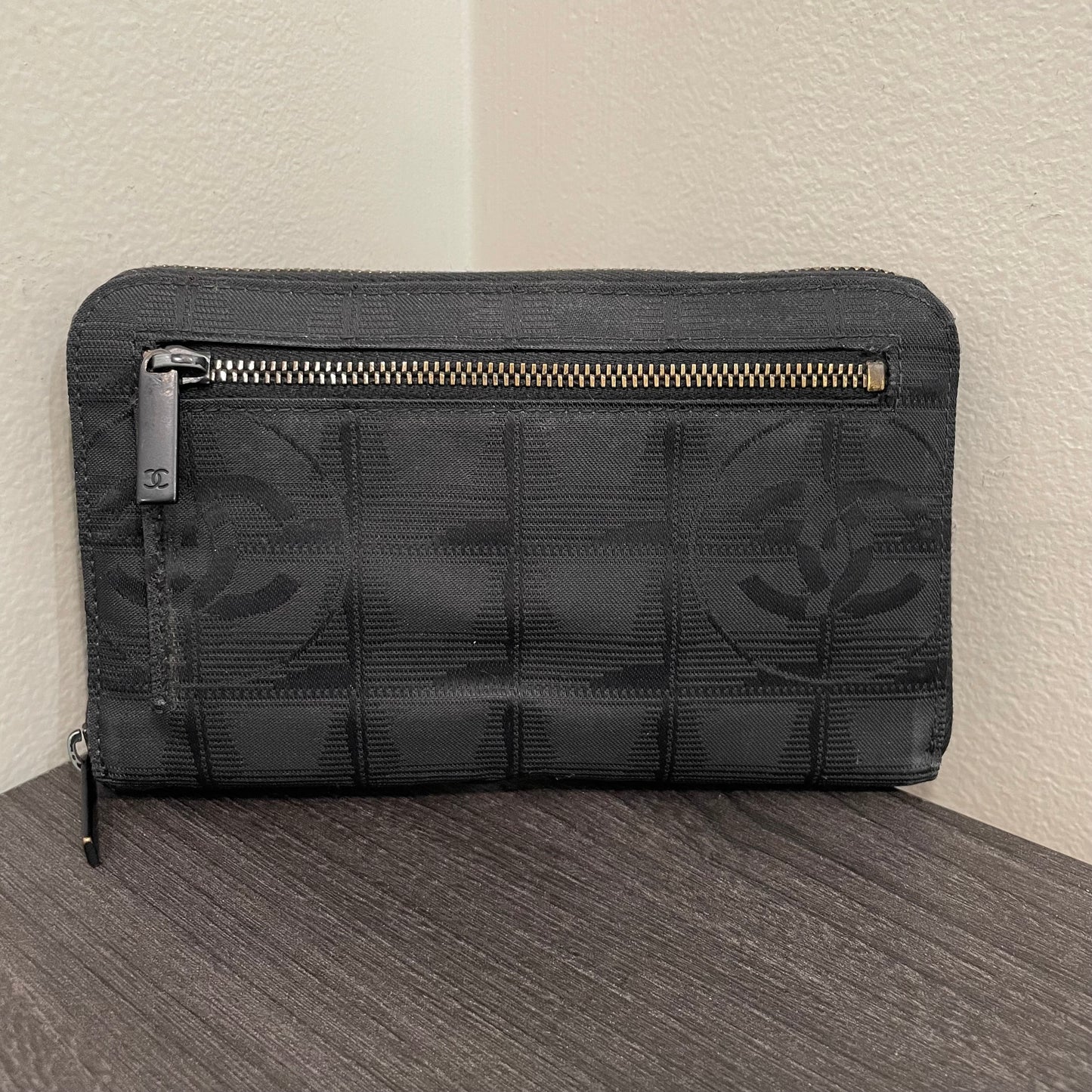 #110 CHANEL Ligne Zippy Wallet