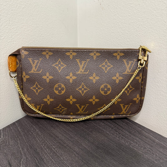 #1042 LOUIS VUITTON Monogram Pochette