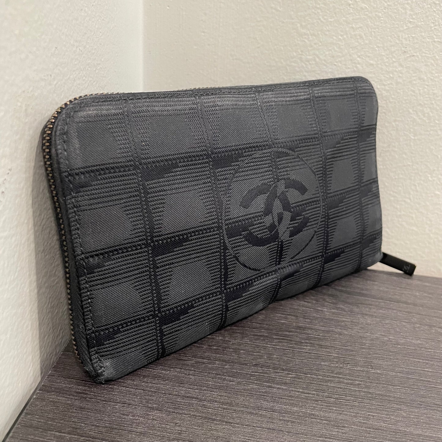 #110 CHANEL Ligne Zippy Wallet