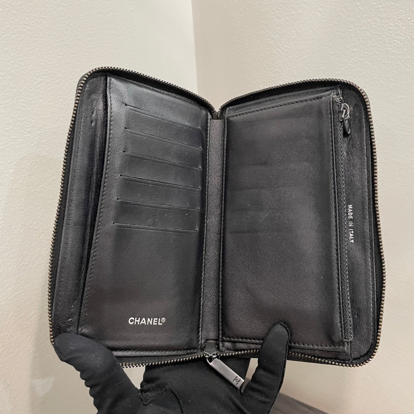 #110 CHANEL Ligne Zippy Wallet