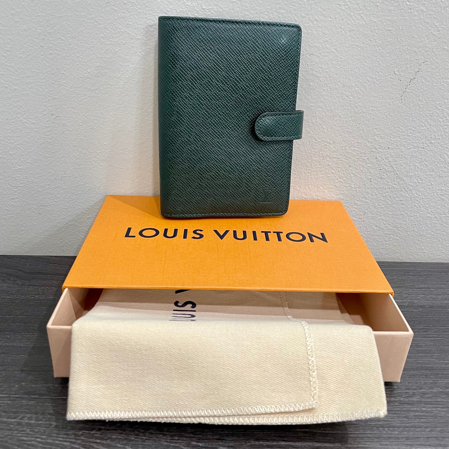 #112 LOUIS VUITTON Green Leather Agenda PM with Dust Bag & Box