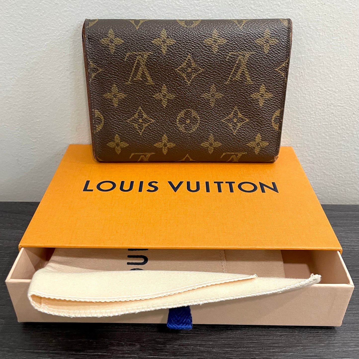 #113 LOUIS VUITTON Monogram Trifold Wallet with Dust Bag & Box