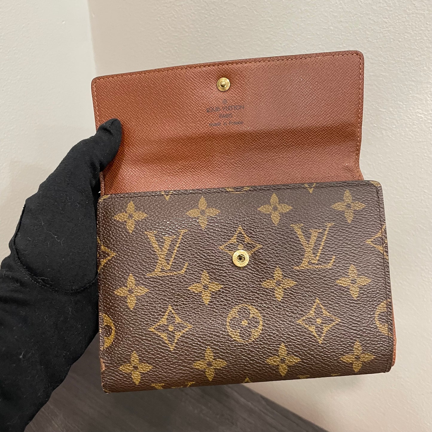 #113 LOUIS VUITTON Monogram Trifold Wallet with Dust Bag & Box