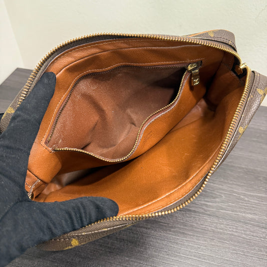 #1046 LOUIS VUITTON Monogram Pouch