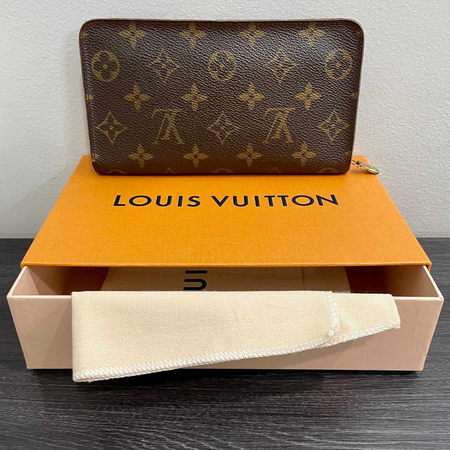 #116 LOUIS VUITTON Monogram Long Zippy Wallet with Dust Bag & Box