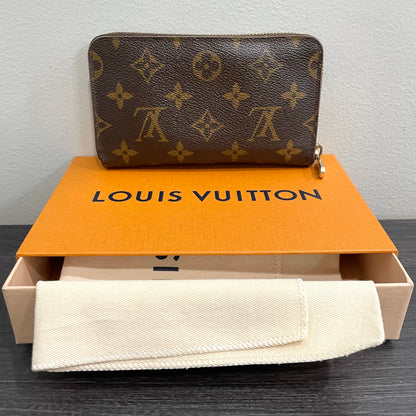 #121 LOUIS VUITTON Monogram Zippy Wallet with Dust Bag & Box