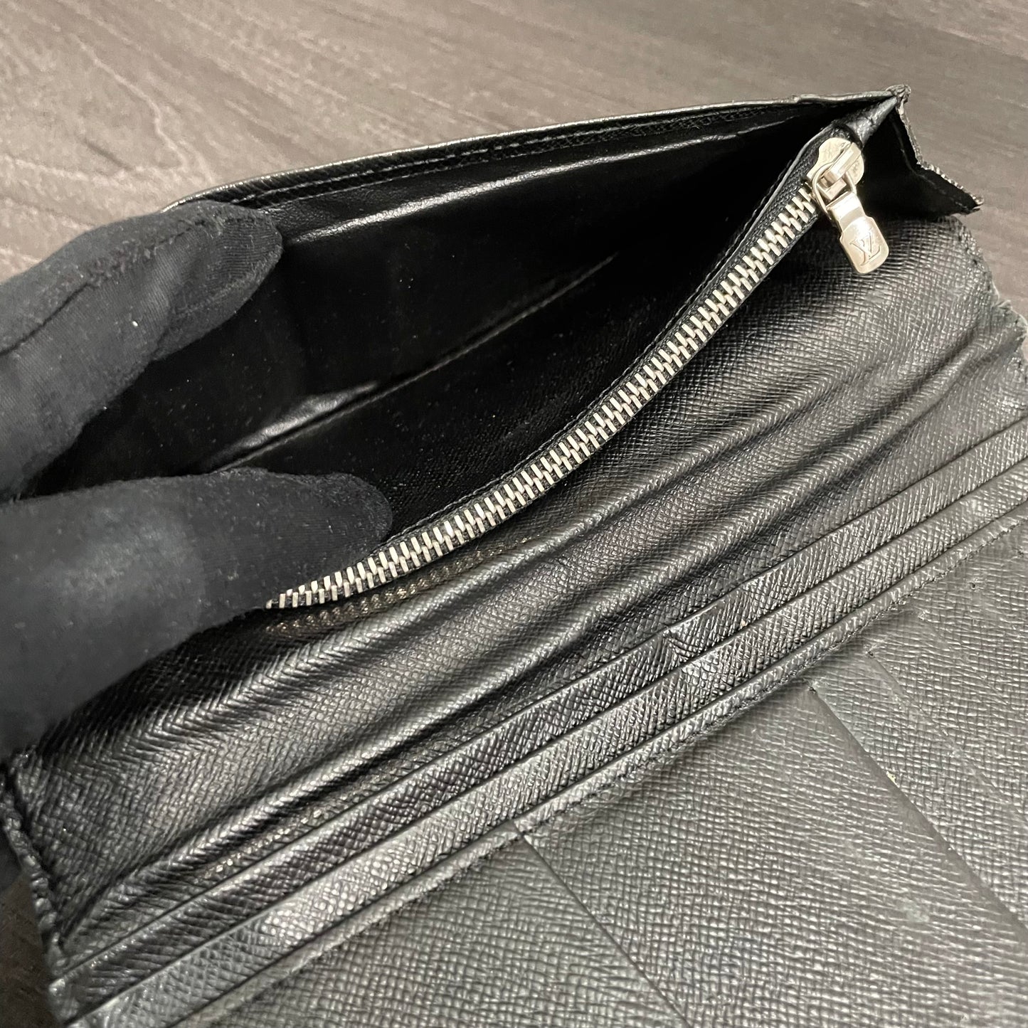 #165 LOUIS VUITTON Damier Graphite Long Flap Wallet