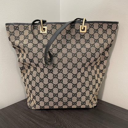#866 GUCCI Black GG Canvas Shoulder Bag