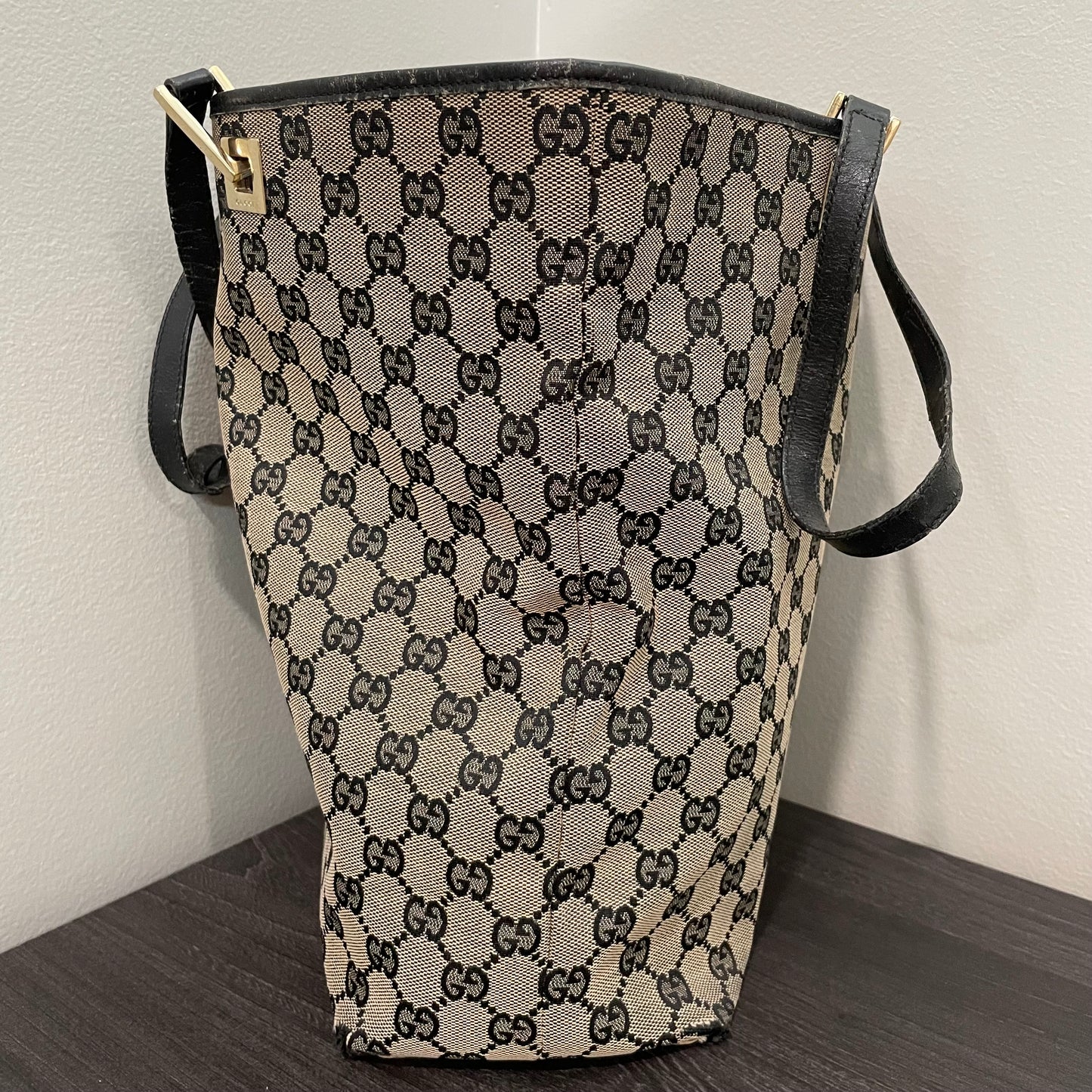 #866 GUCCI Black GG Canvas Shoulder Bag