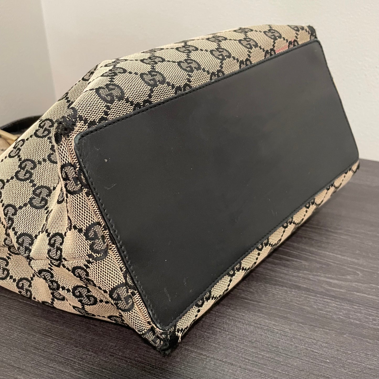 #866 GUCCI Black GG Canvas Shoulder Bag