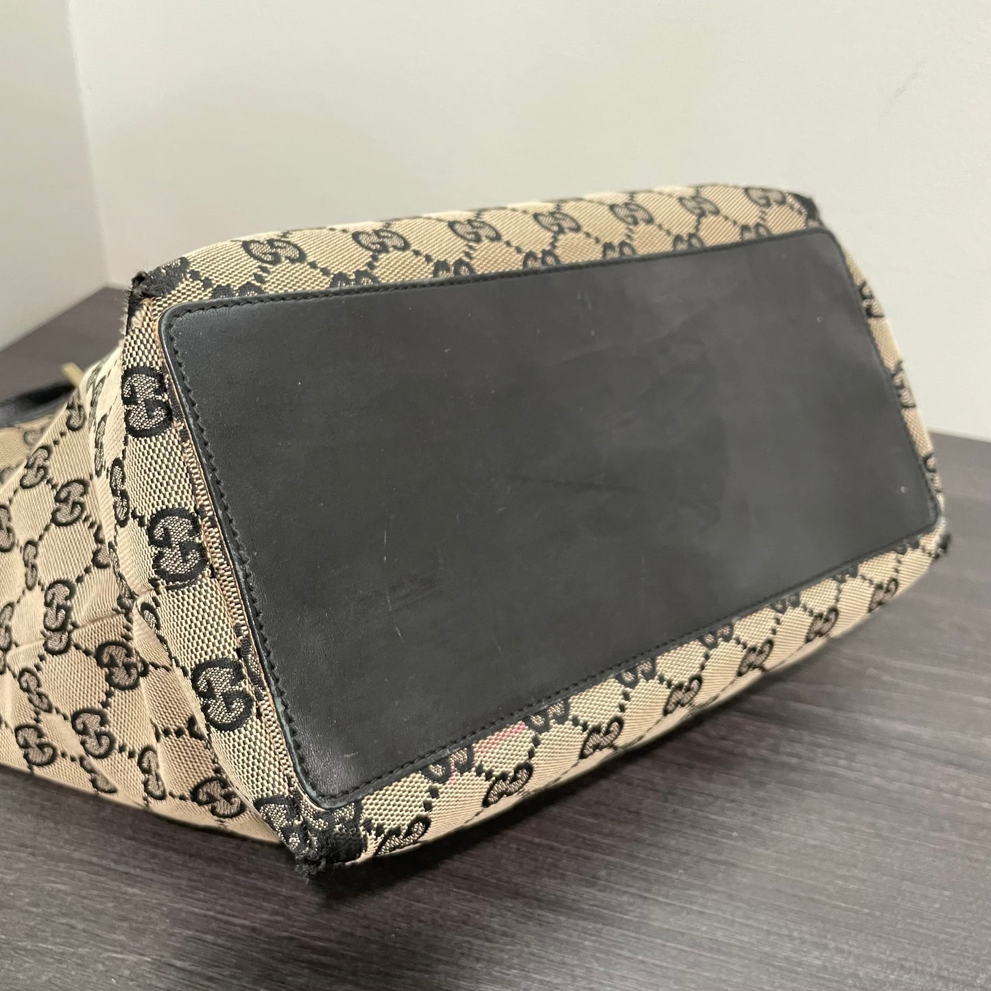 #866 GUCCI Black GG Canvas Shoulder Bag