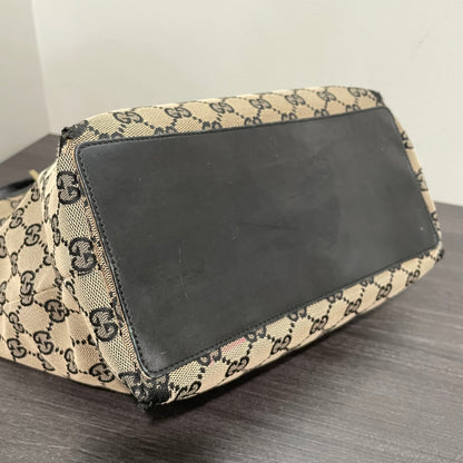 #866 GUCCI Black GG Canvas Shoulder Bag