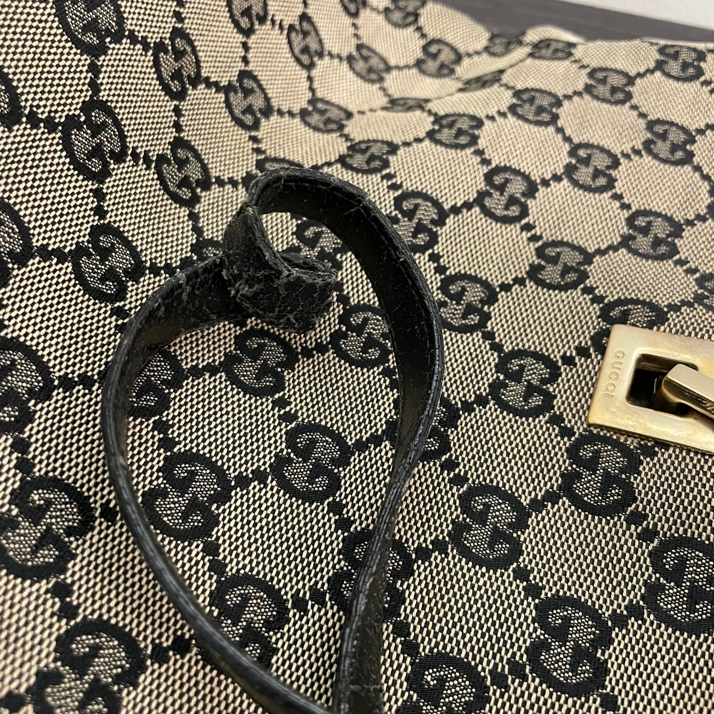 #866 GUCCI Black GG Canvas Shoulder Bag