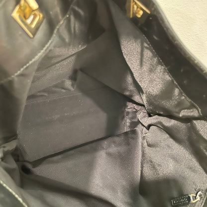 #866 GUCCI Black GG Canvas Shoulder Bag