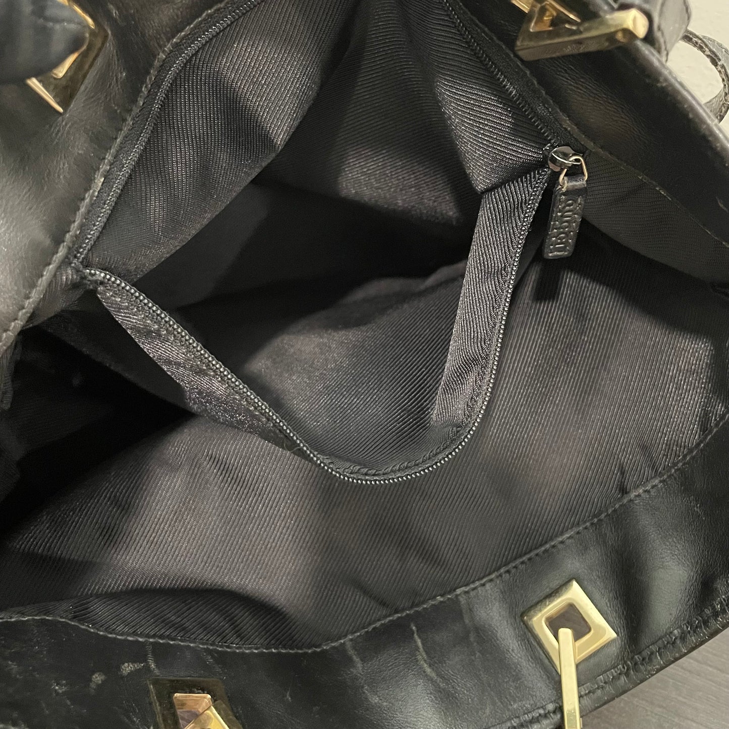 #866 GUCCI Black GG Canvas Shoulder Bag
