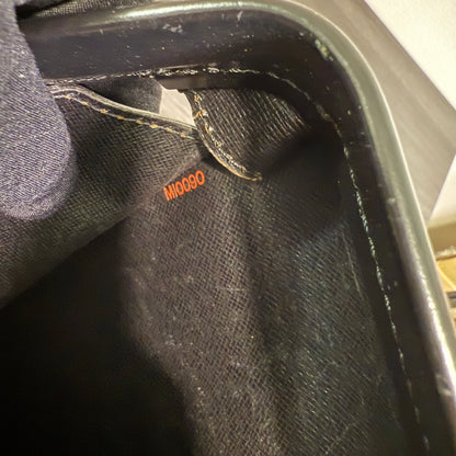 1015-06 LOUIS VUITTON Black Epi Serviette Fermoir Executive Briefcase