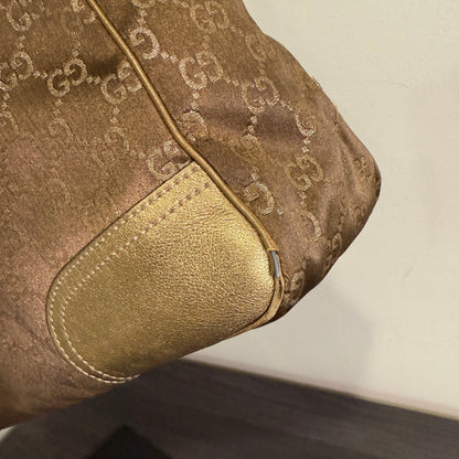 1015-09 GUCCI Gold GG Signature Princy Medium