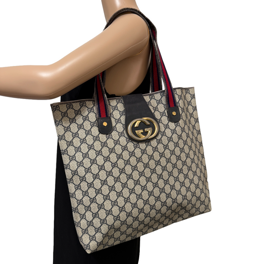 1015-10 GUCCI Navy Blue GG Supreme Sherry Line Shoulder Bag