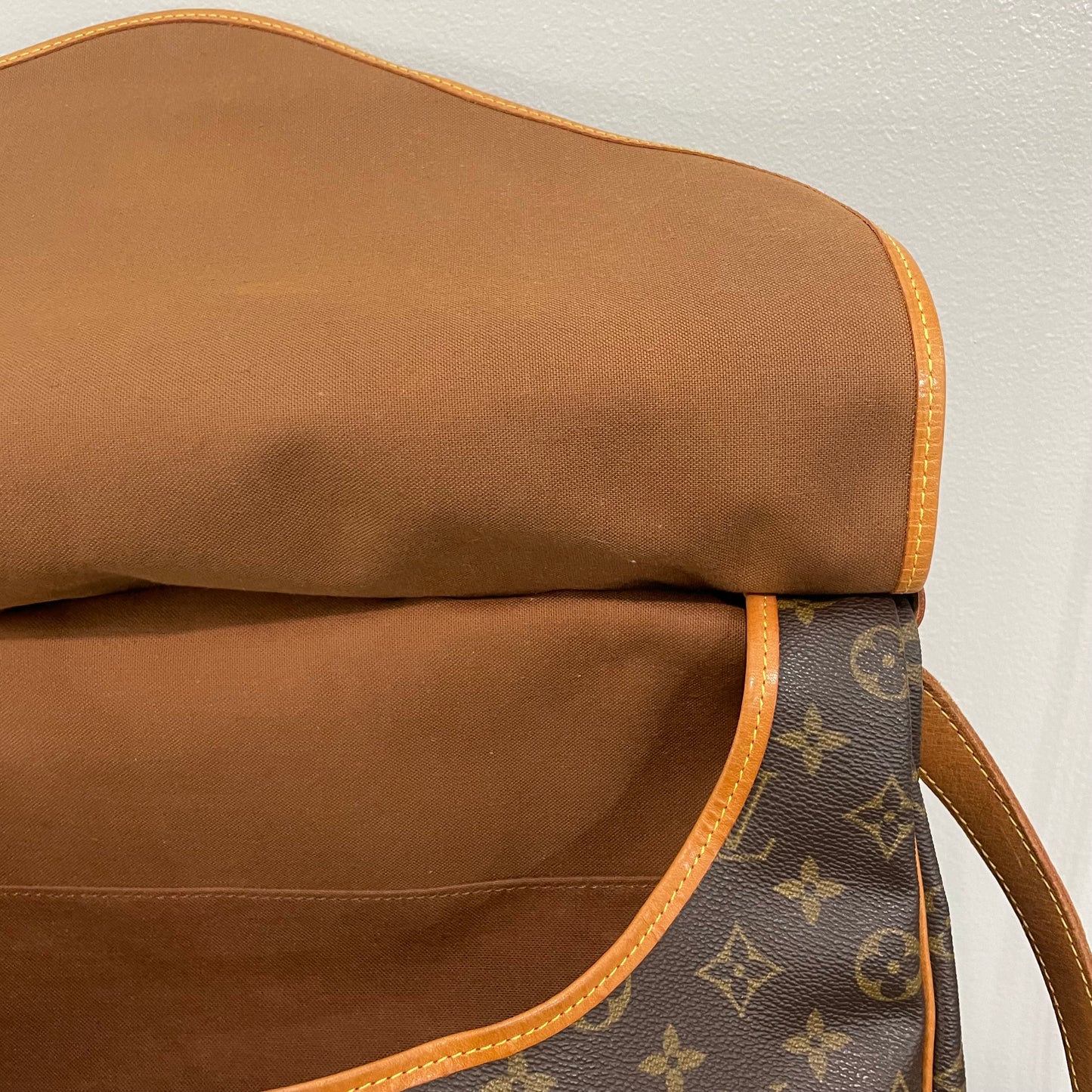 Louis Vuitton Monogram Saumur 43