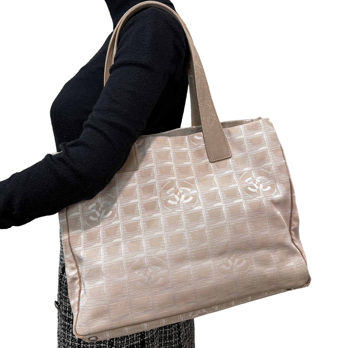 #1153 CHANEL Neutral Ligne Tote