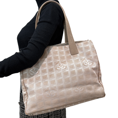 #1153 CHANEL Neutral Ligne Tote